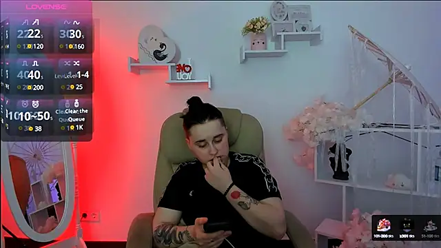 Dolly  Queen  online show from 4, 3, 2025