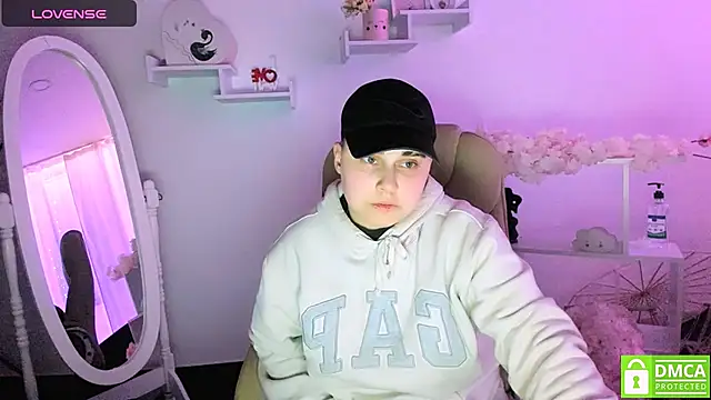 Dolly  Queen  online show from 15, 3, 2025