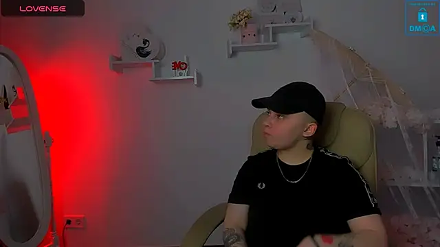 Dolly  Queen  online show from 22, 3, 2025