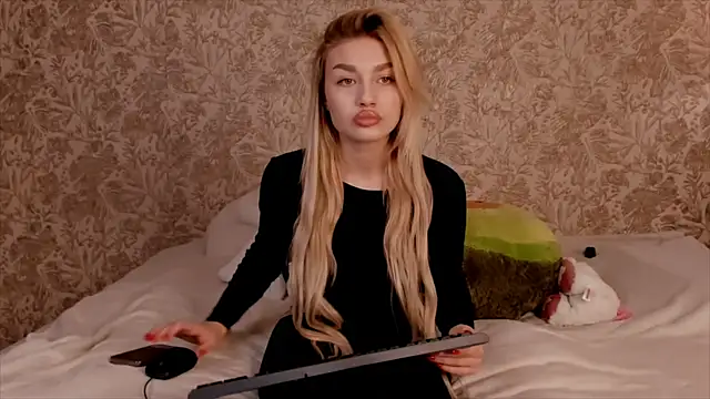 Ella Milla online show from 11, 3, 2025