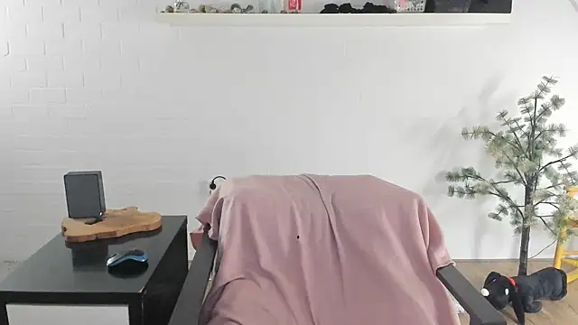 Snapshot of MendiPetite chatting on 18, 2, 2026 MendiPetite online show from 18, 2, 2026