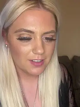 Snapshot of Blondiee3088 chatting on 4, 12, 2024 Blondiee3088 online show from 4, 12, 2024