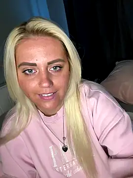 Blondiee3088 online show from 29, 10, 2025