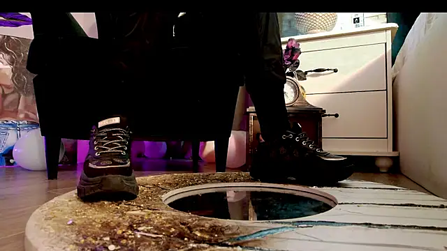 FeetVibe online show from 17, 12, 2025