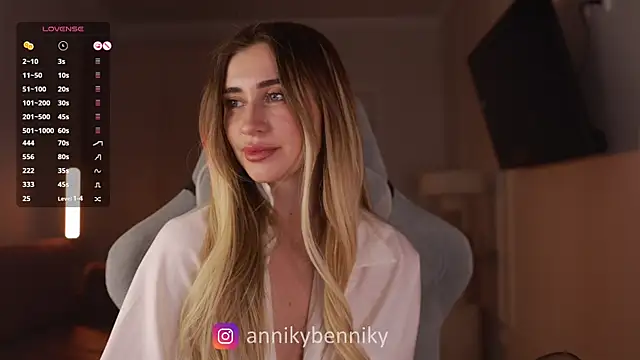 Coconutkittyy online show from 4, 3, 2025