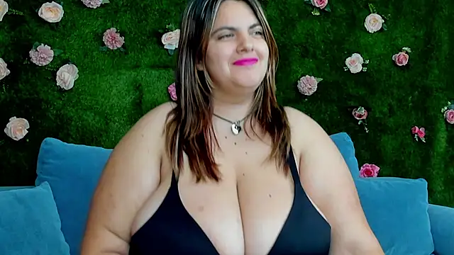 Snapshot of Huge_Titties_ chatting on 6, 10, 2025 Huge Titties online show from 6, 10, 2025