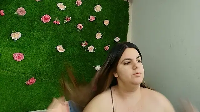 Huge Titties  online show from 14, 3, 2026