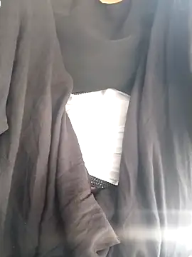 Snapshot of saloni19881 chatting on 12, 9, 2025 saloni19881 online show from 12, 9, 2025