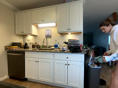 Snapshot of MissSwitch chatting on 4, 12, 2025 MissSwitch online show from 4, 12, 2025