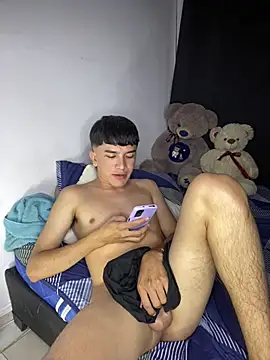 Snapshot of benji_hoter chatting on 8, 5, 2026 benji hoter online show from 8, 5, 2026