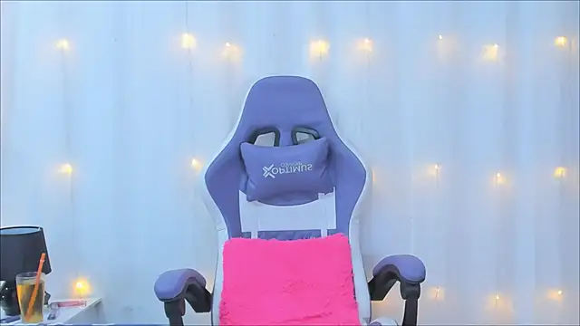 Snapshot of AnneGagner chatting on 12, 2, 2025 AnneGagner online show from 12, 2, 2025