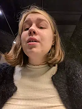 Snapshot of SuzieMurray chatting on 18, 12, 2024 SuzieMurray online show from 18, 12, 2024