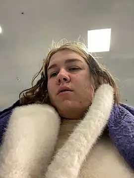 Snapshot of SuzieMurray chatting on 19, 12, 2024 SuzieMurray online show from 19, 12, 2024