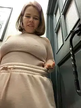 Snapshot of SuzieMurray chatting on 27, 12, 2024 SuzieMurray online show from 27, 12, 2024
