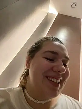Snapshot of SuzieMurray chatting on 27, 2, 2025 SuzieMurray online show from 27, 2, 2025