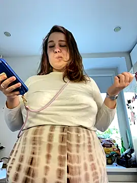 Snapshot of SuzieMurray chatting on 25, 9, 2025 SuzieMurray online show from 25, 9, 2025