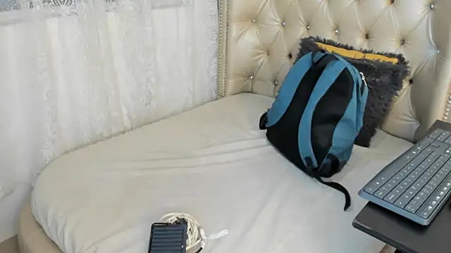 AlexaFoxy18 online show from 19, 9, 2025