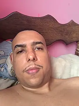 Snapshot of FABINHOSEOAU chatting on 4, 12, 2024 FABINHOSEOAU online show from 4, 12, 2024