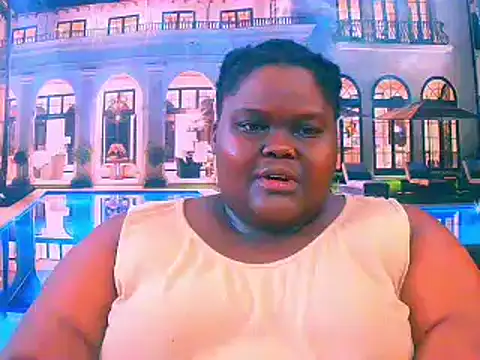 Snapshot of EbonyHotBuns chatting on 4, 7, 2026 EbonyHotBuns online show from 4, 7, 2026