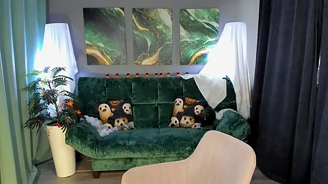 Snapshot of MichelleOrtis chatting on 27, 10, 2025 MichelleOrtis online show from 27, 10, 2025