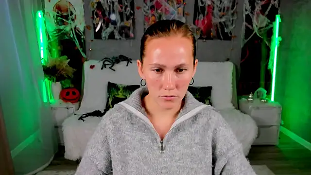 Snapshot of MichelleOrtis chatting on 31, 10, 2025 MichelleOrtis online show from 31, 10, 2025