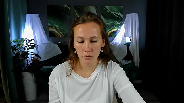 Snapshot of MichelleOrtis chatting on 5, 11, 2025 MichelleOrtis online show from 5, 11, 2025