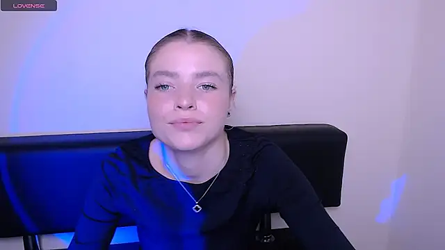 Snapshot of MissOliviaa_ chatting on 28, 10, 2025 MissOliviaa online show from 28, 10, 2025