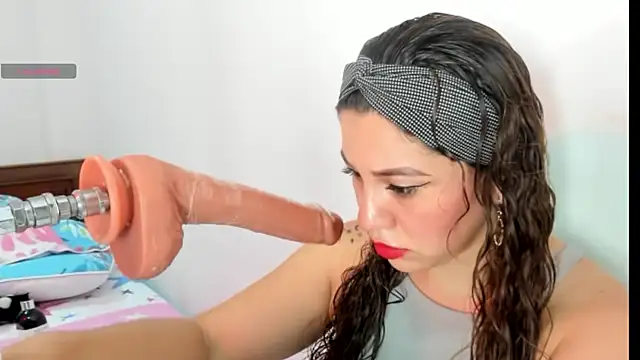 hade cute online show from 4, 3, 2025