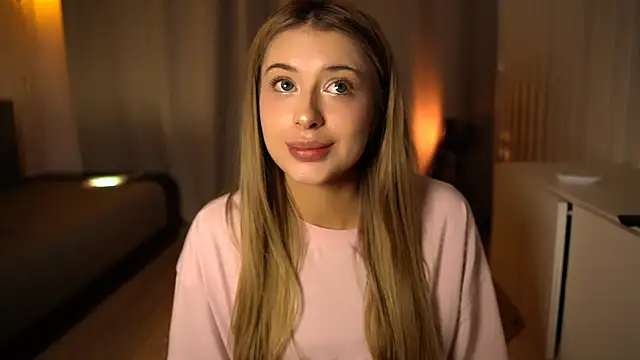 elisa moon online show from 8, 12, 2024