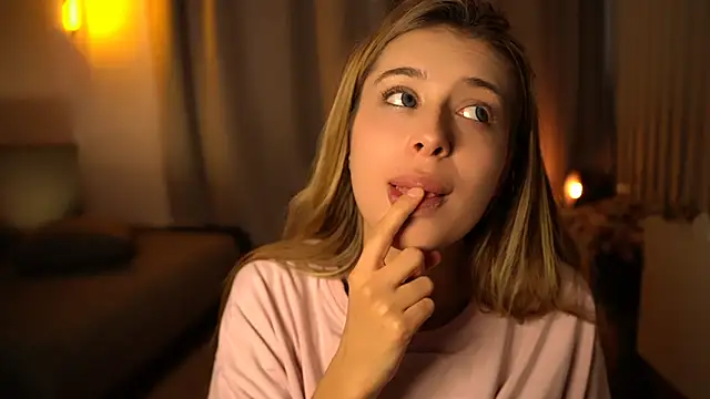 elisa moon online show from 12, 12, 2024