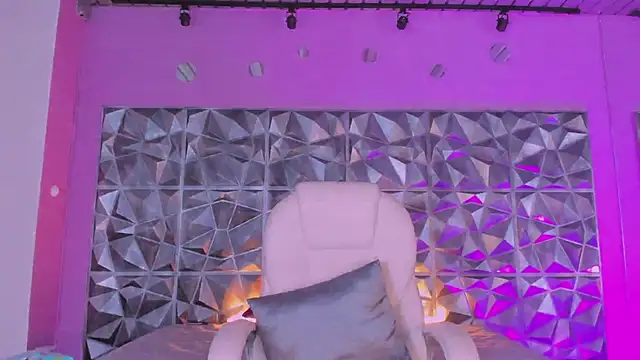 keendaall online show from 12, 3, 2025