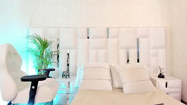 im nika  online show from 14, 9, 2025