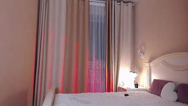 Snapshot of Avylew chatting on 1, 11, 2025 Avylew online show from 1, 11, 2025