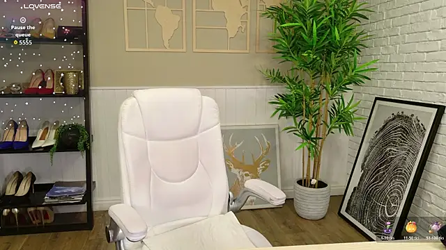 Snapshot of LadyLeea chatting on 18, 4, 2026 LadyLeea online show from 18, 4, 2026