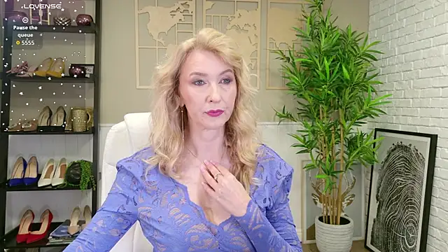 Snapshot of LadyLeea chatting on 25, 5, 2026 LadyLeea online show from 25, 5, 2026