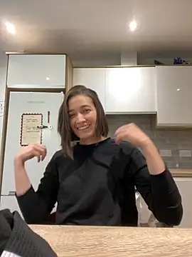 Snapshot of adarussell chatting on 4, 10, 2025 adarussell online show from 4, 10, 2025