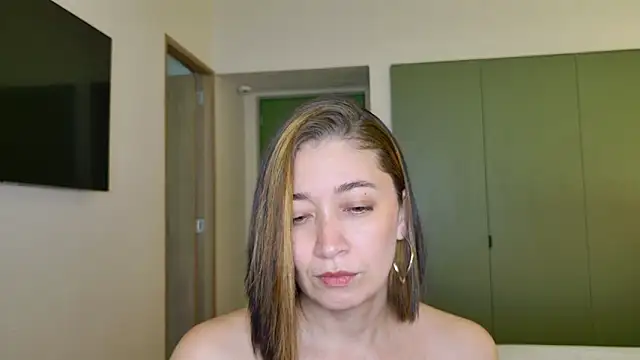 Snapshot of adarussell chatting on 9, 5, 2026 adarussell online show from 9, 5, 2026