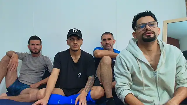 Snapshot of Benjamin_show chatting on 30, 11, 2025 Benjamin show online show from 30, 11, 2025