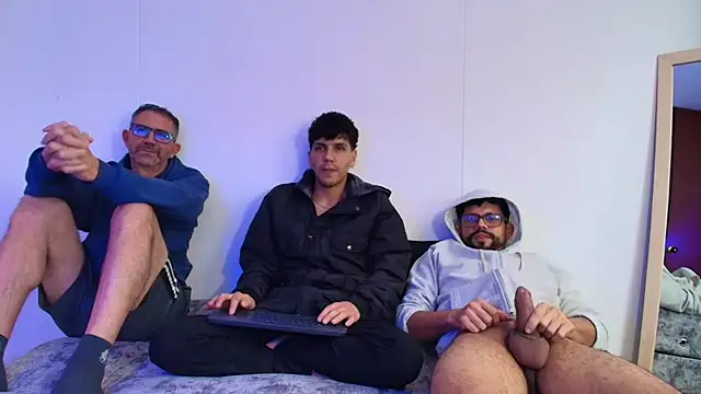 Snapshot of Benjamin_show chatting on 16, 12, 2025 Benjamin show online show from 16, 12, 2025