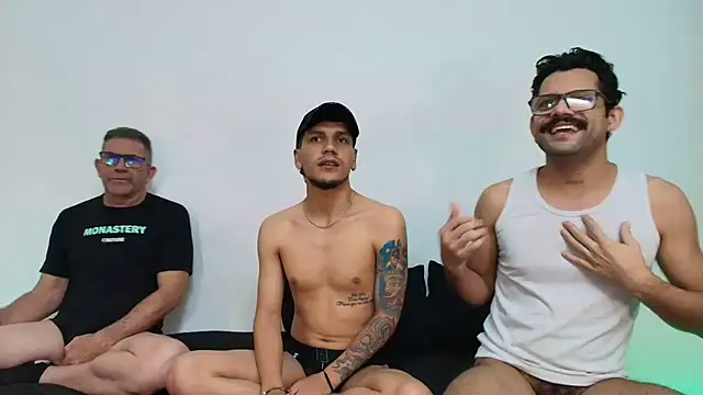 Snapshot of Benjamin_show chatting on 1, 2, 2026 Benjamin show online show from 1, 2, 2026