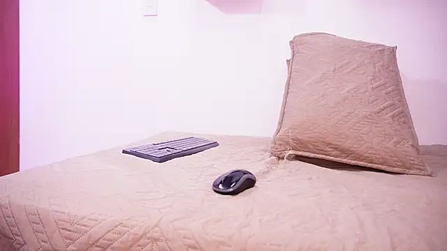 Snapshot of samantha_sw chatting on 18, 9, 2025 samantha sw online show from 18, 9, 2025
