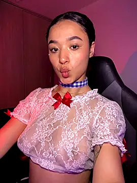 Crystal Dluna online show from 11, 11, 2025