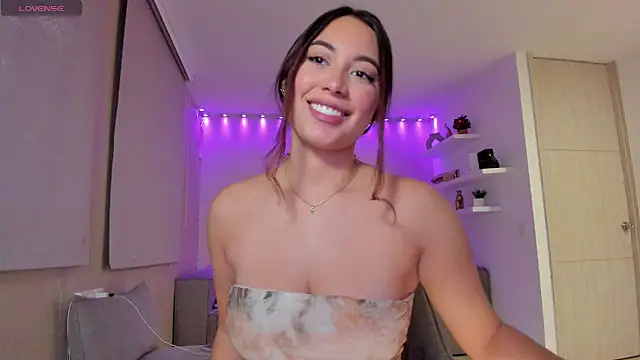 Snapshot of lupejones chatting on 11, 10, 2025 lupejones online show from 11, 10, 2025