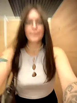 Snapshot of meow_girl chatting on 4, 7, 2026 meow girl online show from 4, 7, 2026
