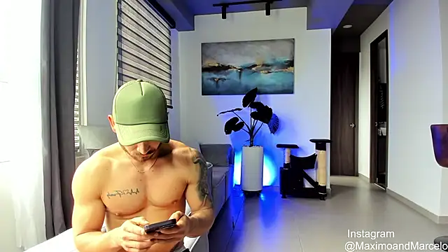 Maximo Marcelo online show from 28, 2, 2025