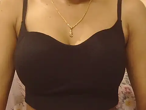 Snapshot of _FluffyHxney_ chatting on 18, 10, 2025 FluffyHxney online show from 18, 10, 2025