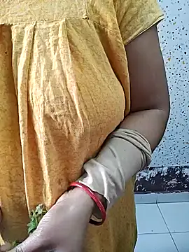 milf-kaira online show from 10, 1, 2025