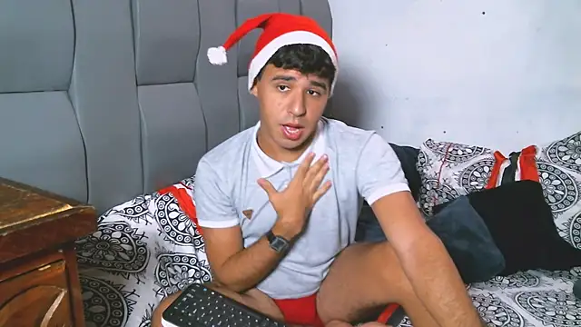 Snapshot of beautiful_james chatting on 12, 12, 2024 beautiful james online show from 12, 12, 2024