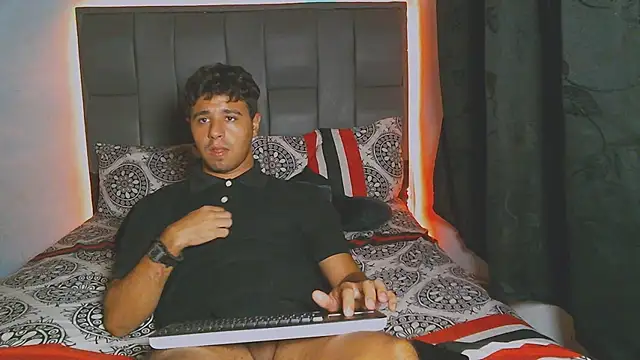 Snapshot of beautiful_james chatting on 17, 12, 2024 beautiful james online show from 17, 12, 2024