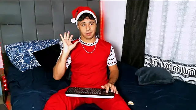 Snapshot of beautiful_james chatting on 1, 1, 2025 beautiful james online show from 1, 1, 2025